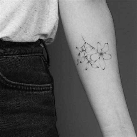 flor de jazmin tatuaje pequeño|Mejores Tatuajes de Flor de Jazmín y su Significado.